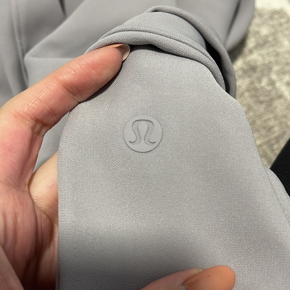 BNWT Lululemon on the fly jogger *woven - Picture 4 of 4